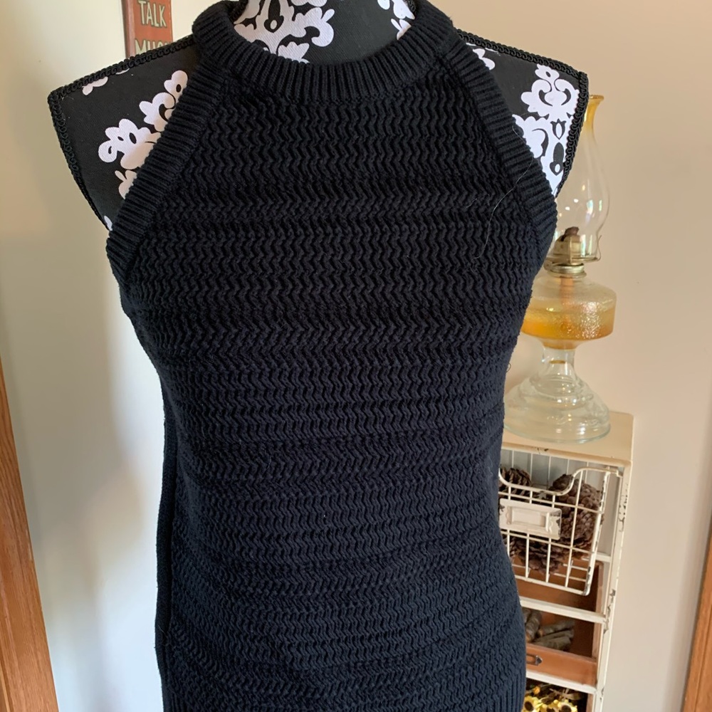 Gap sleeveless lightweight sweater tank top